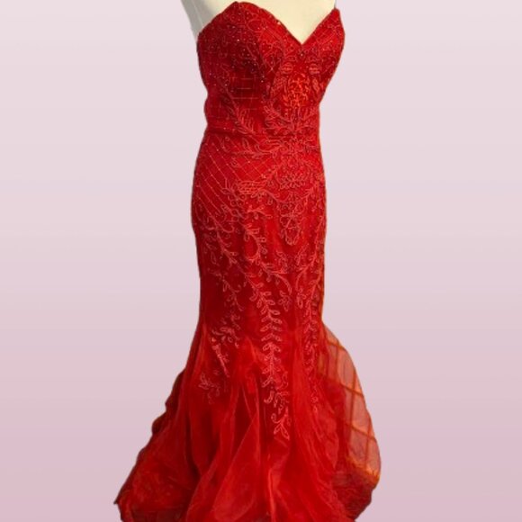 Gorgeous Red Dress - Picture 1 of 4